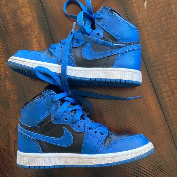 Nearly New High Top OG Retro Air Jordans - Picture 3 of 15
